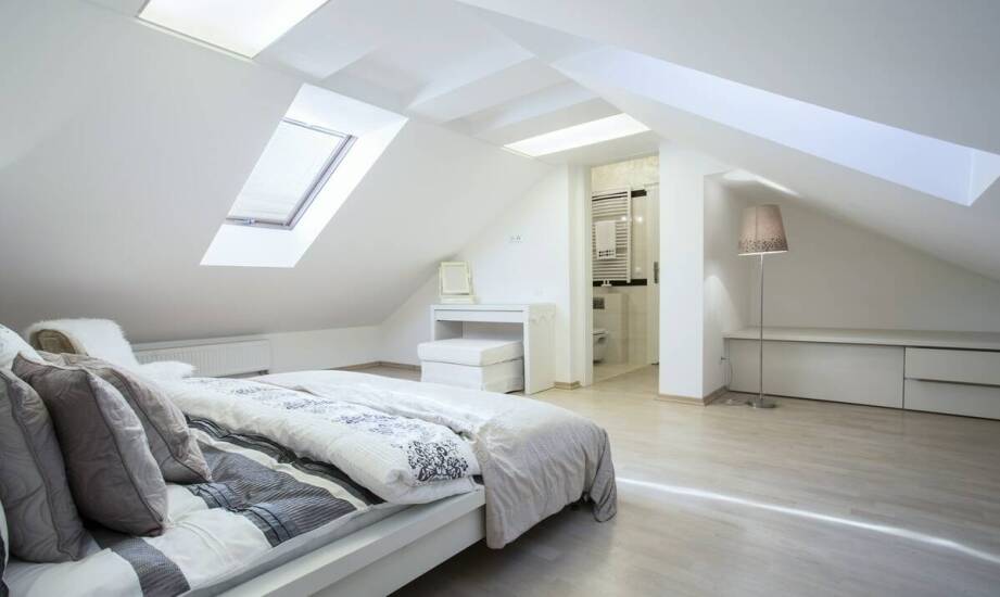 Jakie są metody otwierania okien dachowych?