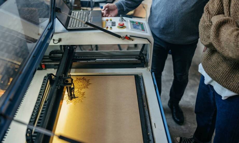 Wykorzystanie lightburn download w personalizacji produktów – praktyczny przewodnik