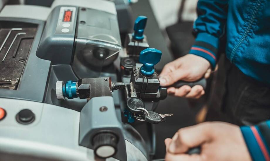 Jak precyzja narzędzi wpływa na jakość dorabiania kluczy?