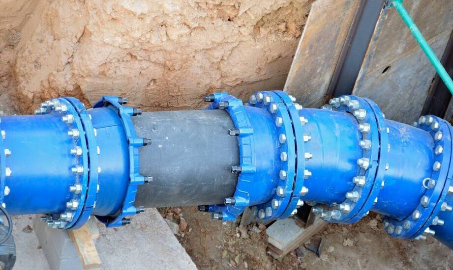 Rury żeliwne a ich rola w nowoczesnym budownictwie przemysłowym