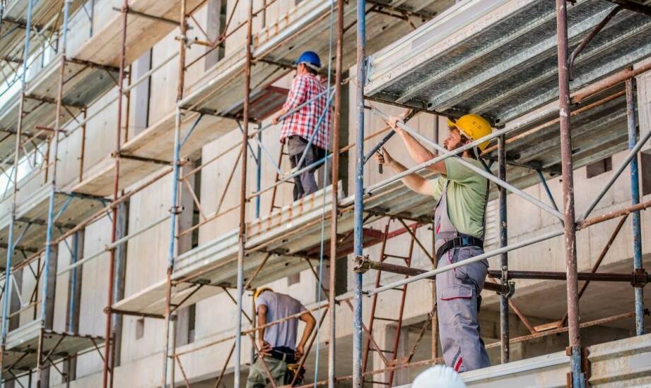 Rusztowania przejezdne a bezpieczeństwo: jakie zasady warto stosować?