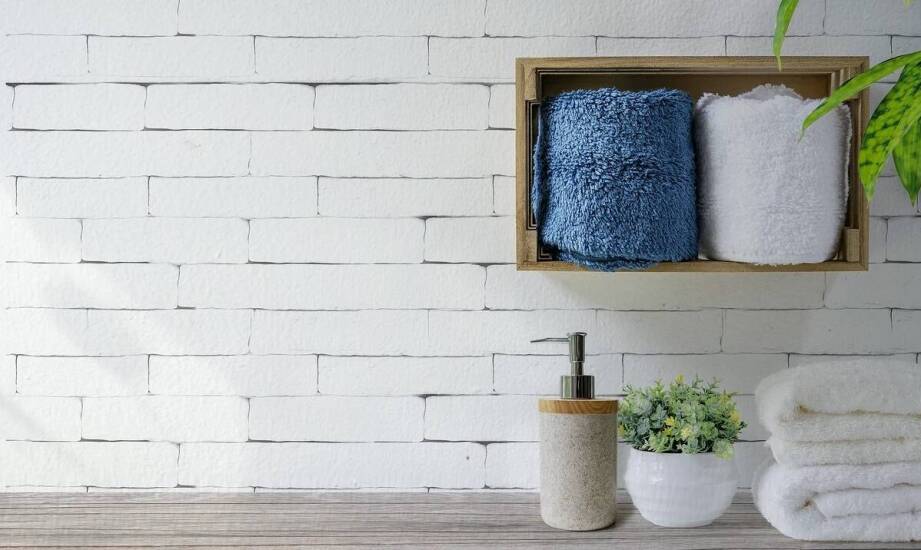 Jak wybrać płytki łazienkowe odporne na wilgoć?
