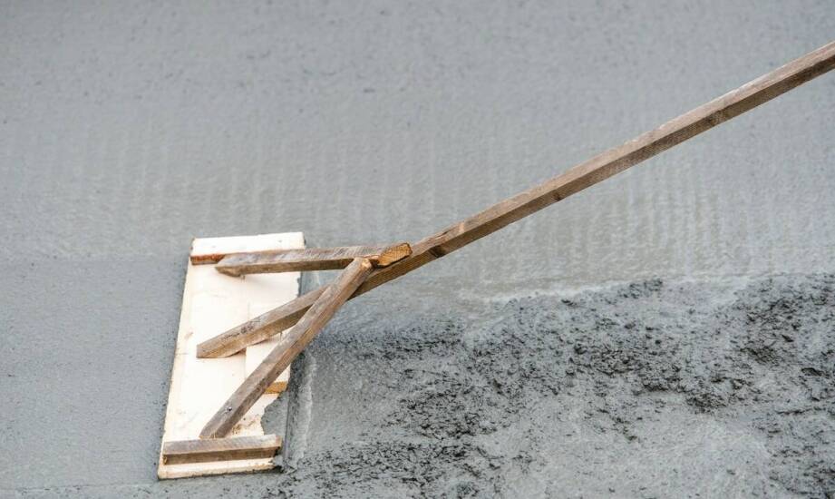 Jakie są kluczowe czynniki przy wyborze wykonawcy wylewek anhydrytowych?