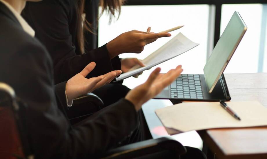 Jakie wsparcie prawne oferują domy pogrzebowe w sprawach związanych z pogrzebem?