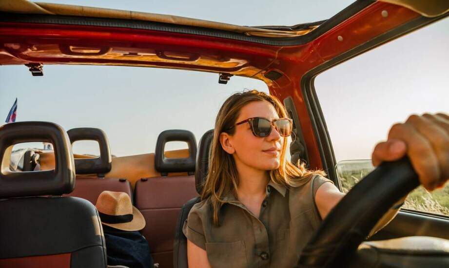 Dlaczego warto skorzystać z wynajmu boxu dachowego na wakacje?