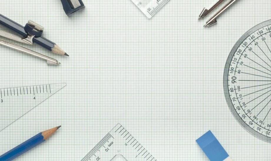 Jakie akcesoria do geometrii są niezbędne w edukacji?