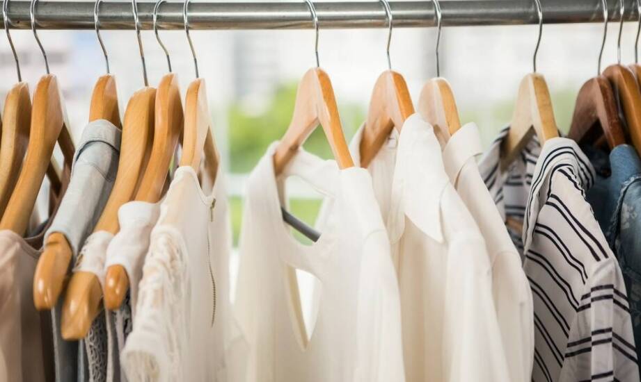 Kurtki damskie markowe a ekologia – jak wybierać świadomie?