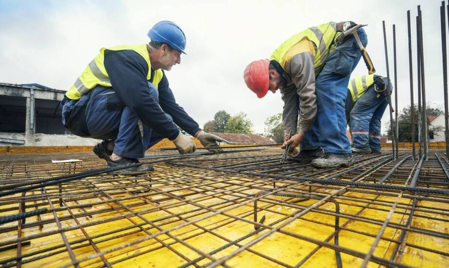 Siatki zbrojeniowe do wylewek a ich rola w budowie obiektów przemysłowych