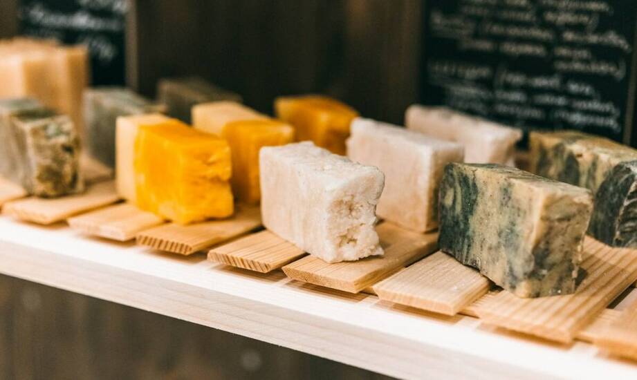 Mydło w kostce a ochrona przed bakteriami – fakty i mity