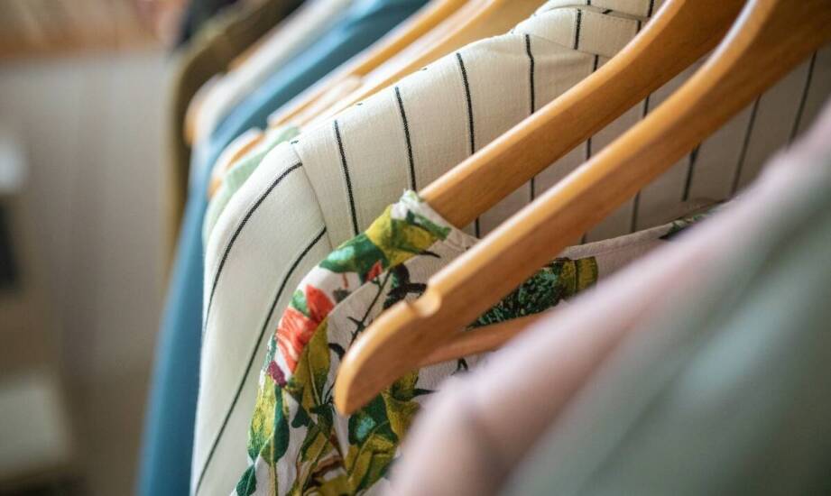 Rola luźnych koszul damskich w tworzeniu oryginalnych historii modowych