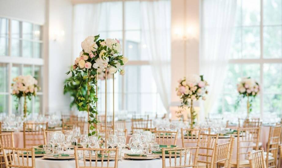 Praktyczne wskazówki dotyczące wynajmu mebli eventowych