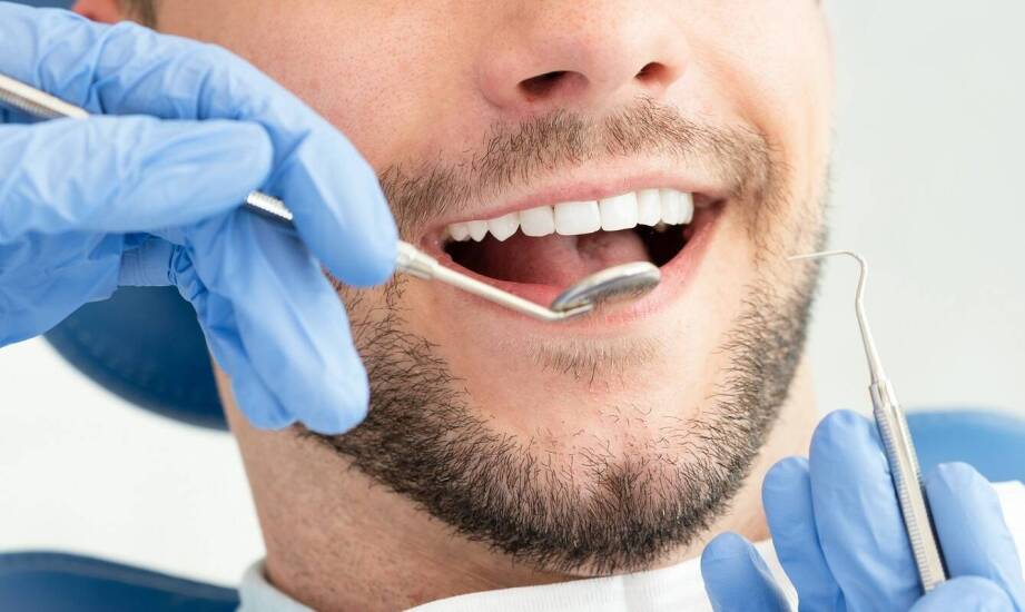 Jak zidentyfikować pierwsze objawy wymagające interwencji periodontologa?