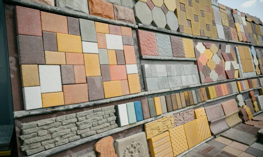 Nowoczesne płoty betonowe w projektach architektonicznych – na co zwrócić uwagę?