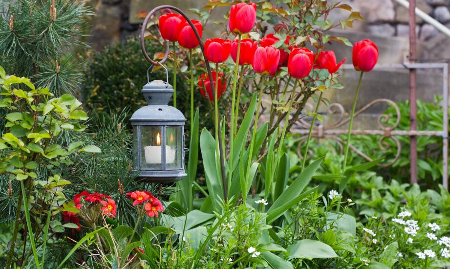 Lampiony i świeczniki ze stali corten – romantyczny nastrój w Twoim ogrodzie