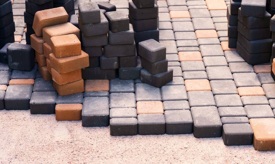 Jakie są korzyści z wyboru ekologicznych materiałów brukarskich?