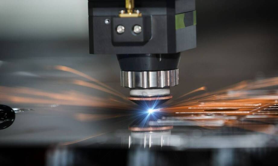 Cięcie laserem w obróbce blach dla sektora energetycznego – innowacyjne podejścia