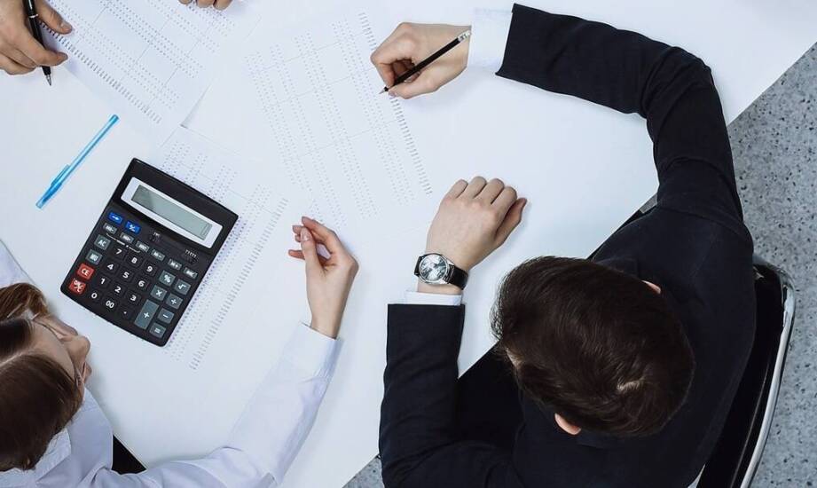 Wsparcie w sporządzaniu deklaracji VAT dla nowych firm – rola biura rachunkowego