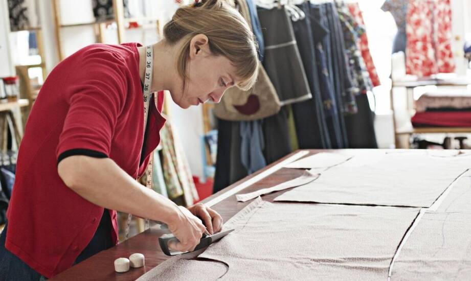 Jakie możliwości daje personalizacja metek w krakowskiej szwalni?