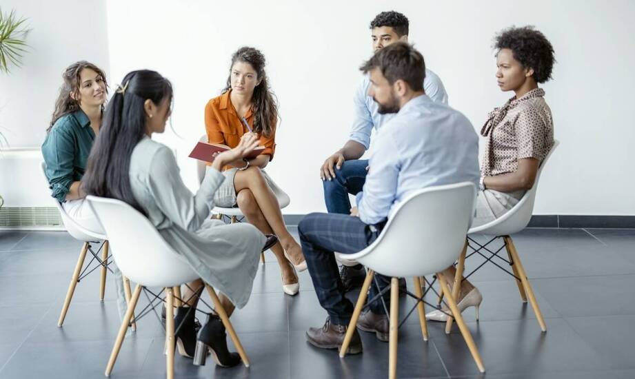 Jak warsztaty terapeutyczne mogą wspierać rodziców dzieci z trudnościami szkolnymi?