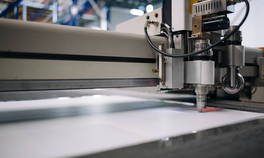 Przycinanie płyt PCV na wymiar z użyciem technologii CNC