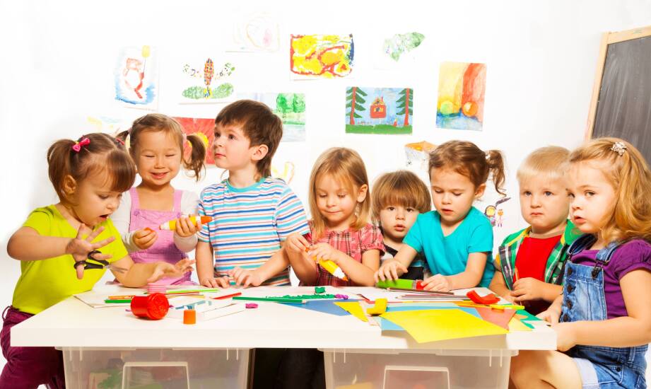 W jaki sposób edukacja artystyczna wspiera rozwój dzieci w przedszkolu?