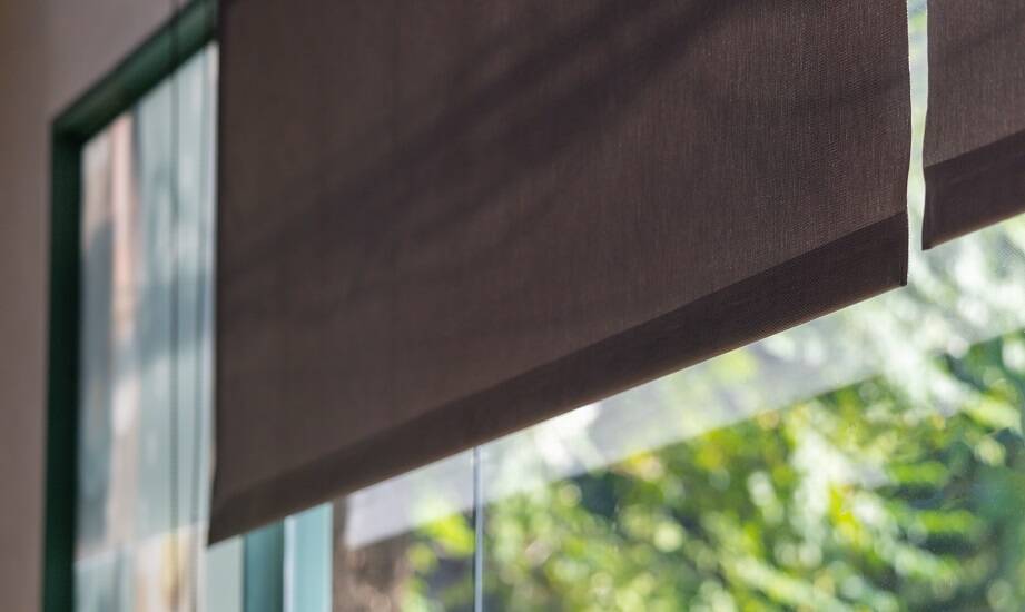 Jak rolety screen wewnętrzne wpływają na redukcję hałasu?