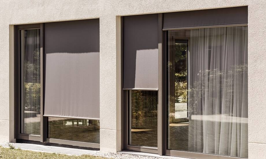 Porównanie: rolety zewnętrzne a inne systemy przeciwsłoneczne