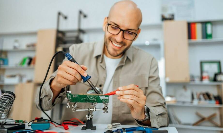 Jak serwis w Koniecpolu przeprowadza diagnostykę usterek sprzętu elektronicznego?