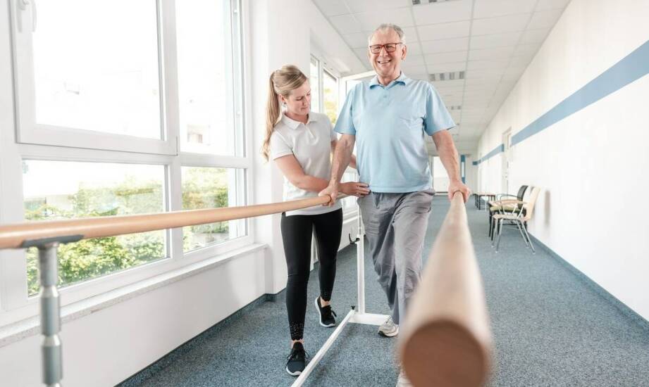 Jakie znaczenie ma terapia fizyczna w domu opieki dla seniorów?