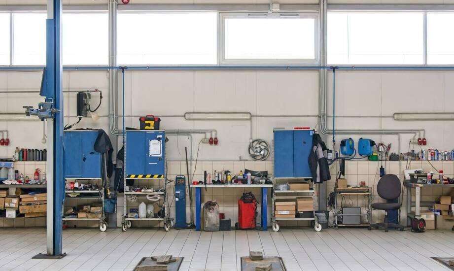 Jakie są przewagi korzystania z usług profesjonalnych warsztatów samochodowych?