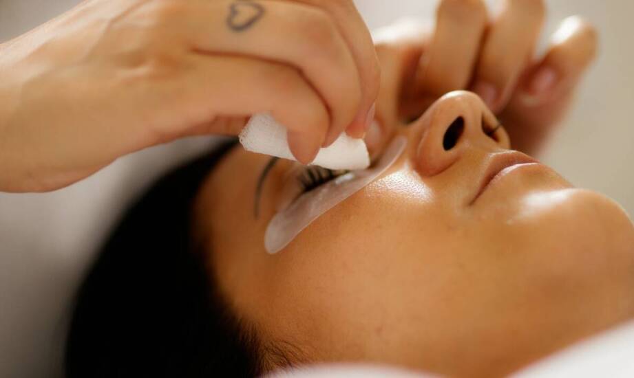 Wzmocnione kleje do rzęs – idealne rozwiązanie na trudne warunki