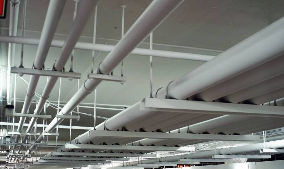 Efektywność zraszaczy przeciwpożarowych w ochronie dużych hal produkcyjnych