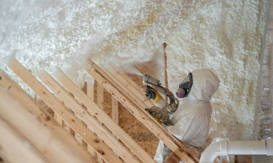 Aspekty techniczne ociepleń pianą – co warto wiedzieć?