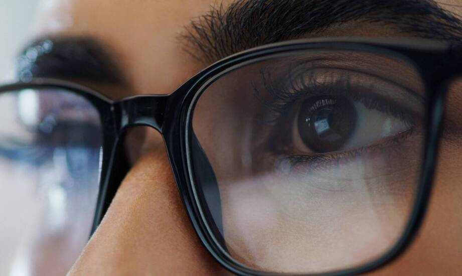 Jakie są różnice między standardowymi a progresywnymi okularami korekcyjnymi?