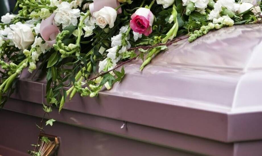 Jak zakład pogrzebowy organizuje transport prochów po kremacji?