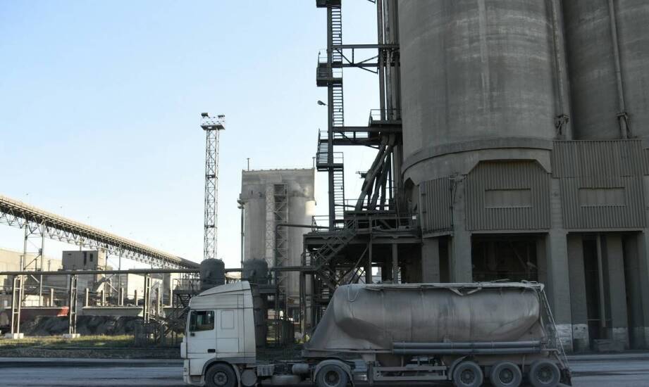 Transport kruszyw na plac budowy – jak optymalizować procesy logistyczne?