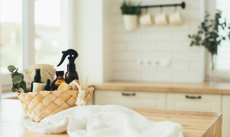 Jakie są zalety stosowania biodegradowalnych opakowań w środkach do czyszczenia kuchni?