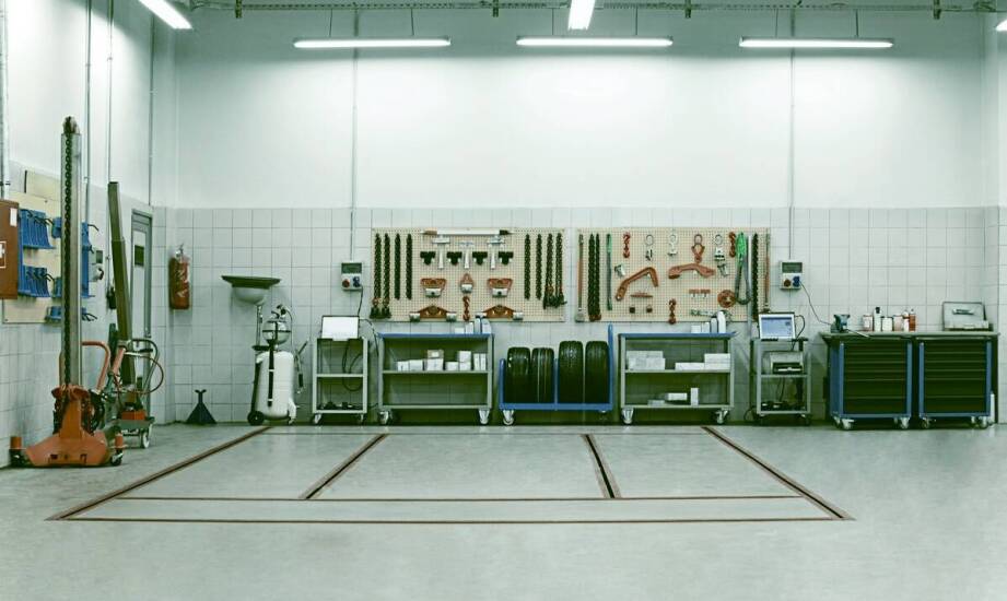 Jak odróżnić objawy awarii pompy ABS od innych problemów z układem hamulcowym?