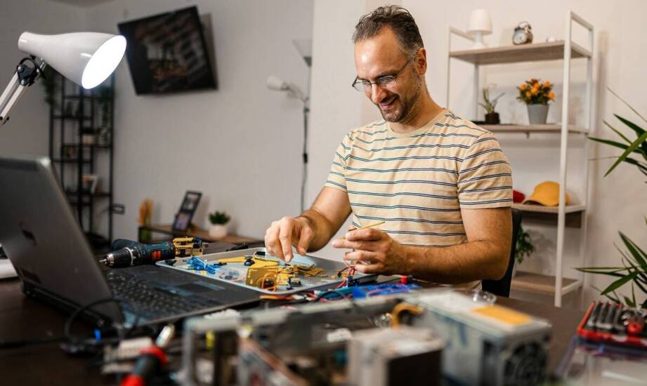 Rozwiązywanie problemów z pasami na ekranie w serwisie laptopów Zawiercie