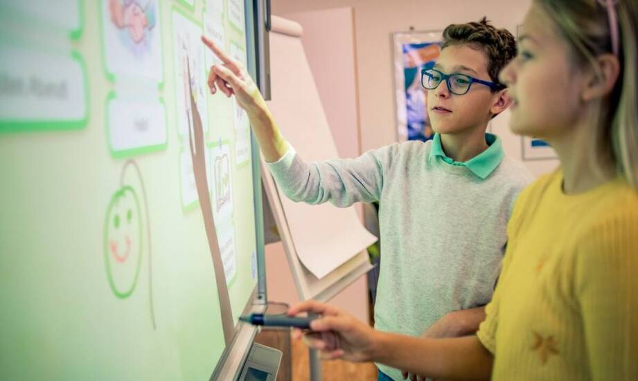 Jak szkoła językowa w Jeleniej Górze może pomóc w nauce języków obcych?