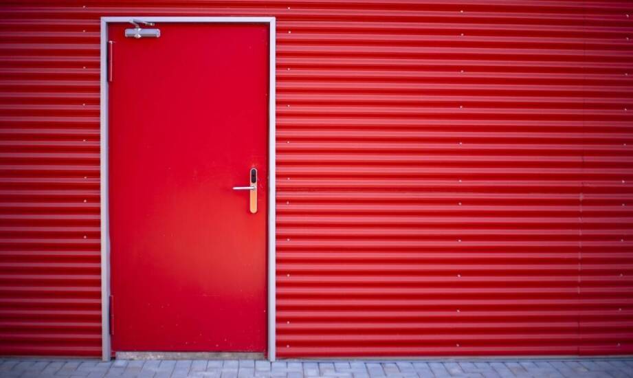 Drzwi przeciwpożarowe – jakie modele są najczęściej wybierane przez klientów?