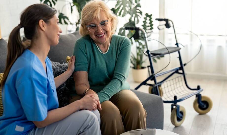 Seniorenbetreuung rund um die Uhr - Wie sorgt man für Sicherheit im Haus?