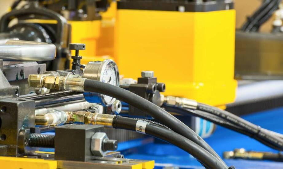 Proces dorabiania przewodów hydraulicznych stalowych w kontekście przemysłu ciężkiego