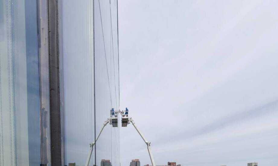 Alpinistyczne mycie okien jako element strategii zrównoważonego rozwoju