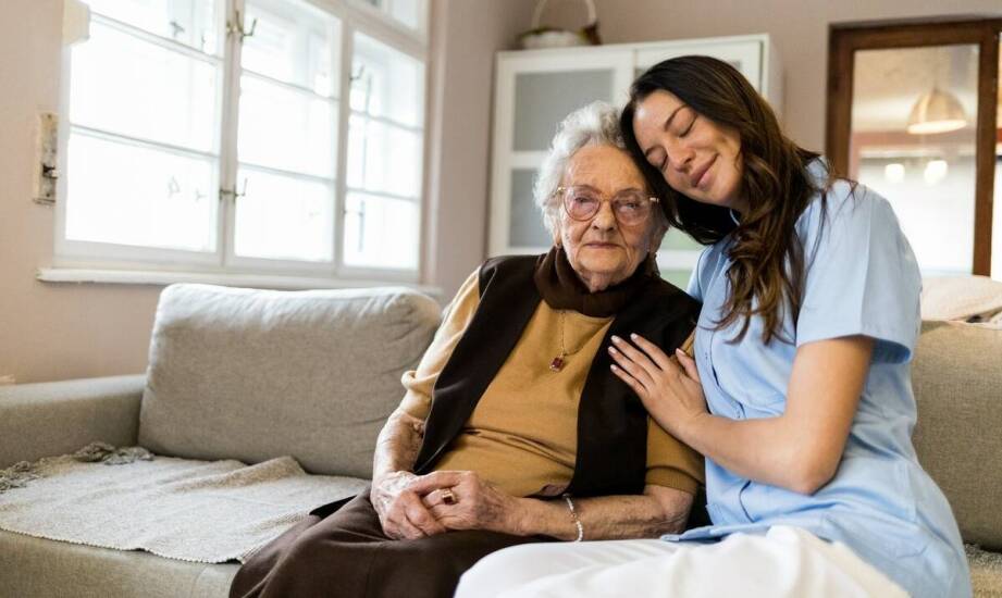 Jak wykwalifikowany personel wpływa na jakość opieki w domu seniora?