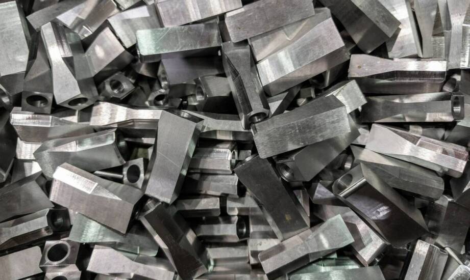 Jak wybrać odpowiednie części zamienne dla piły taśmowej do metalu?