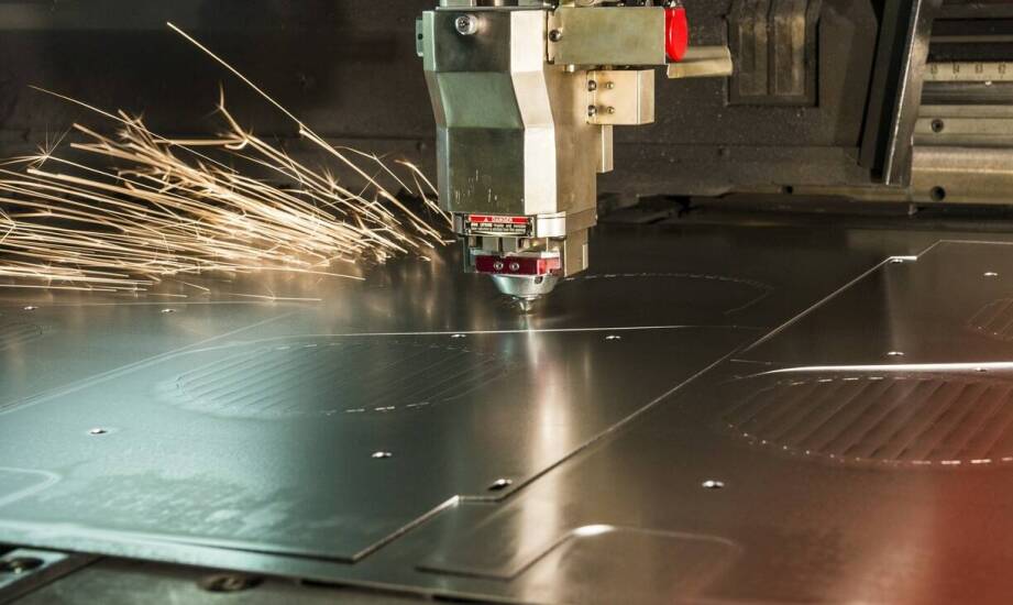 Jakie są kluczowe czynniki wpływające na wybór metody cięcia metali?