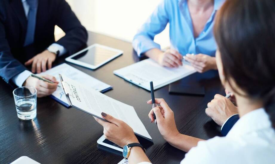 Jakie są prawa pracownika podczas zwolnień grupowych i jak adwokat może pomóc?