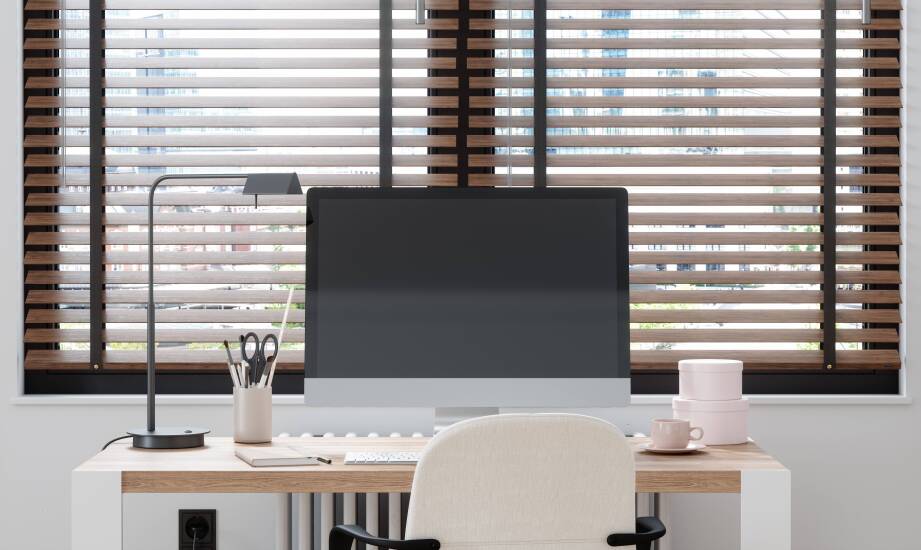 Żaluzje okienne jako element dekoracyjny w biurach