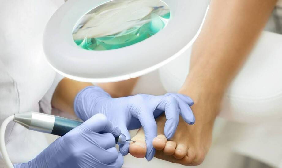 Estetyczne rekonstrukcje paznokci - co oferuje gabinet podologiczny?